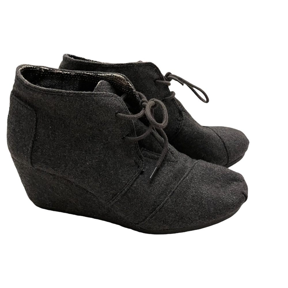 Toms Lace-up Gray Flannel Wedge Booties. Size 8.5